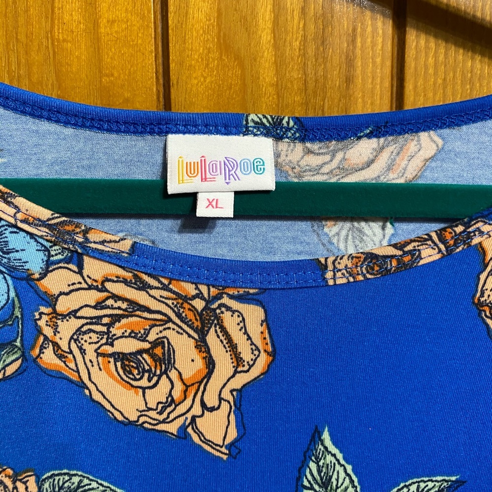 LulaRoe Blue with Roses Top XL - Picture 2 of 3